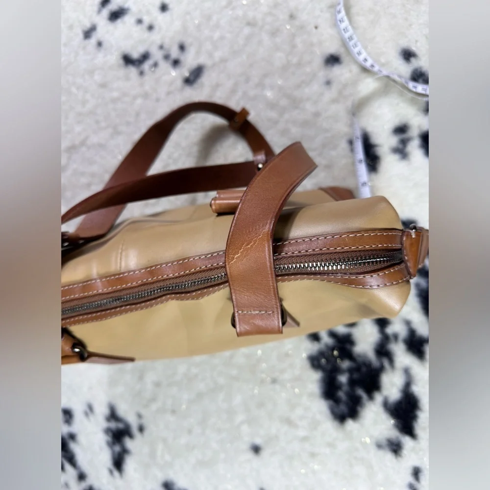 Francesco Biasia Women’s Tan and Brown Leather Shoulder Bag Purse